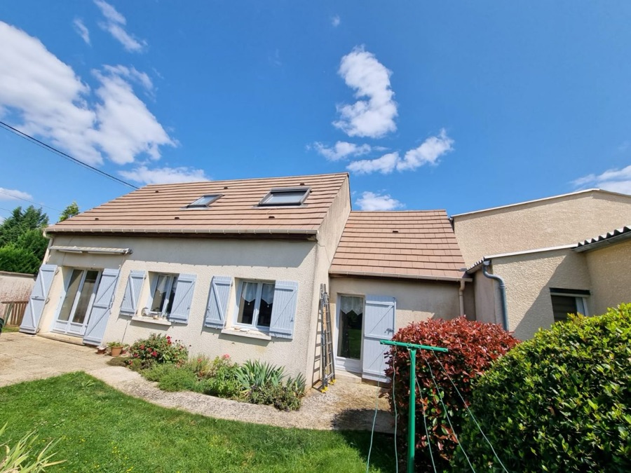 Toiture traitée avec un hydrofuge incolore